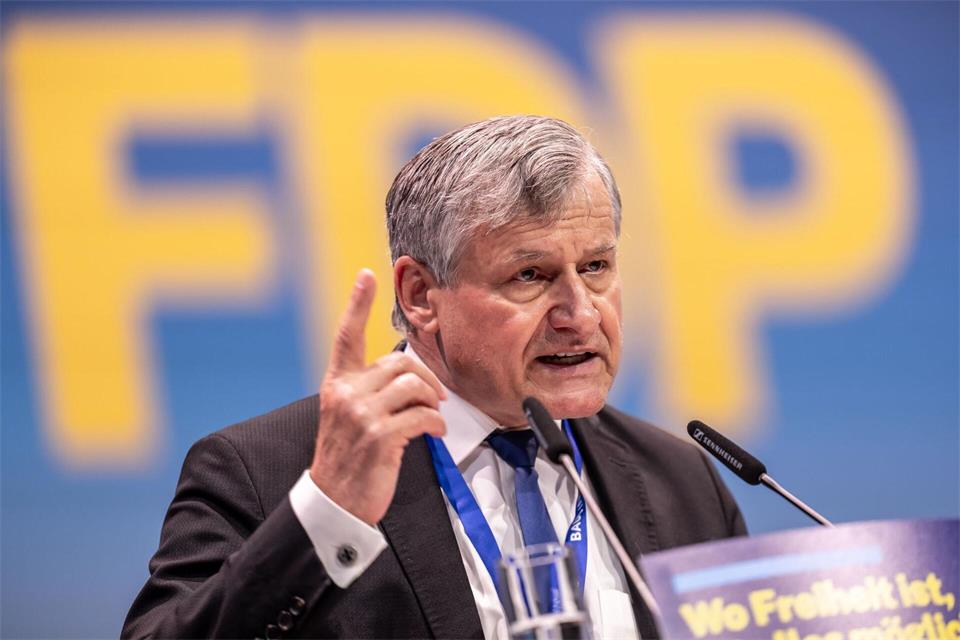 FDP-Landeschef Hans-Ulrich Rülke plädiert für „rote Linien“ statt einer Brandmauer gegen die AfD. (Archivfoto) Michael Kappeler/dpa