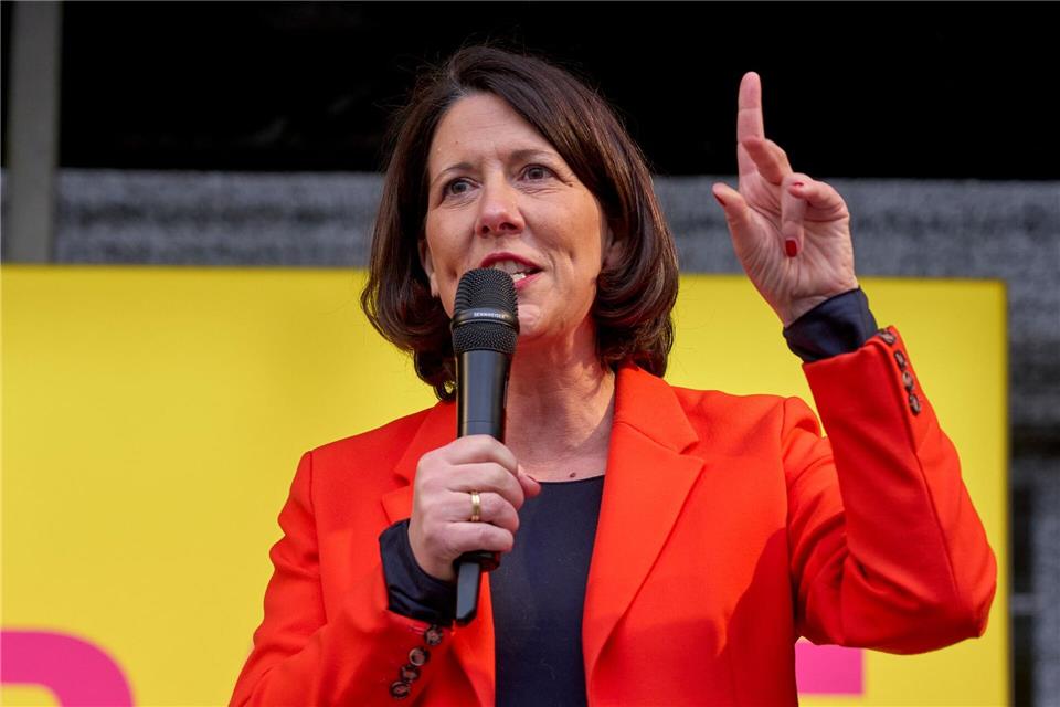 FDP-Spitzenkandidatin Daniel Schmitt will verhindern, dass ihre Farben aus dem Landtag in Mainz fliegen. Sascha Ditscher/dpa