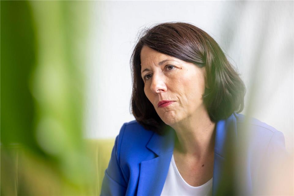 FDP-Spitzenkandidatin und Wirtschaftsministerin Daniela Schmitt will keine Lockerung der Fristen für Krankschreibungen. (Archivbild)Helmut Fricke/dpa