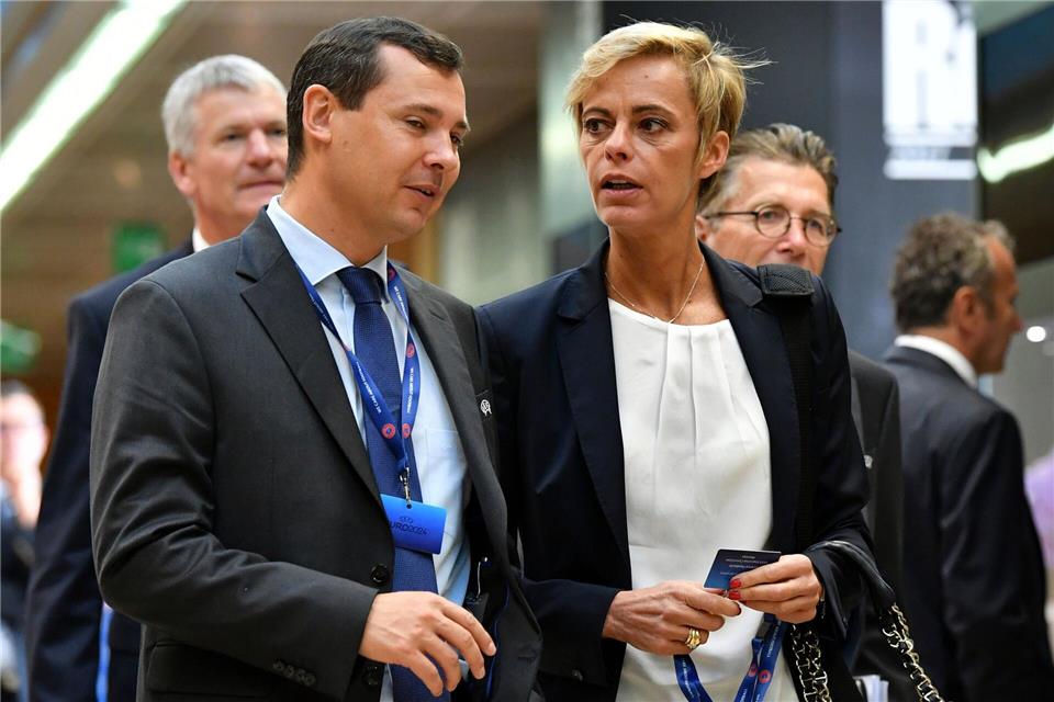 FIFA-Direktor Kevin Lamour (l) erhebt schwere Vorwürfe gegen Weltverbands-Chef Gianni Infantino. (Archivbild)Harold Cunningham/UEFA via Getty Images/dpa