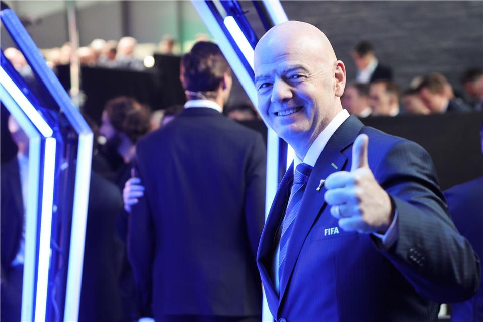 FIFA-Präsident Gianni Infantino kürt den Weltfußballer.Christian Charisius/dpa