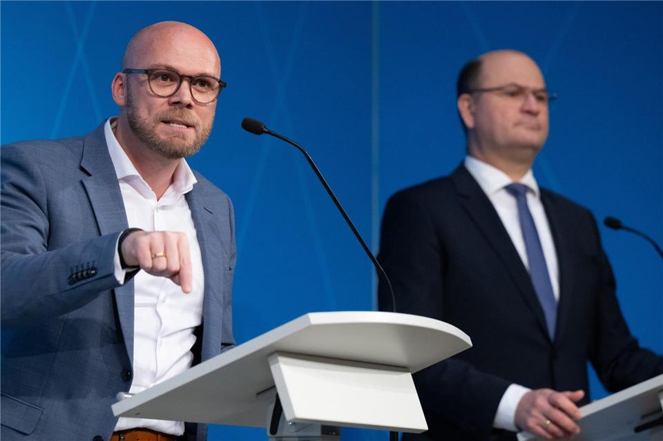 Fabian Mehring (links) und Albert Füracker: Streit beigelegt. Oder nicht? (Archivbild)Sven Hoppe/dpa