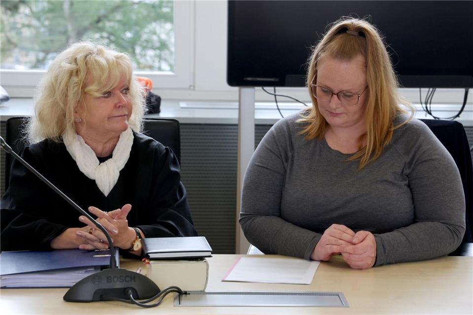 Fabian Mutter (re.) nimmt mit Rechtsanwältin Christine Habetha als Nebenklägerin an dem Prozess teil. Bernd Wüstneck/dpa