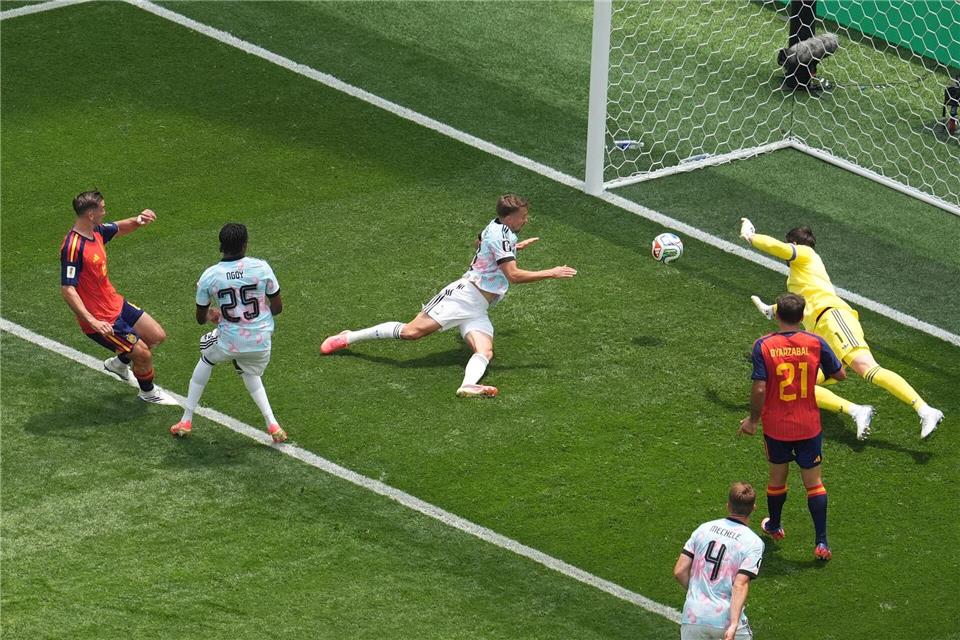 Fabián Ruiz traf zum 1:0 für Spanien.Marcio J. Sanchez/AP/dpa