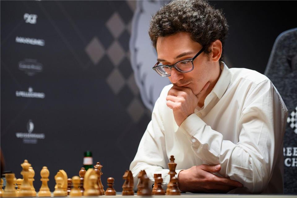Fabiano Caruana ist erster Weltmeister im Freestyle-Schach (Archivbild). Gregor Fischer/dpa
