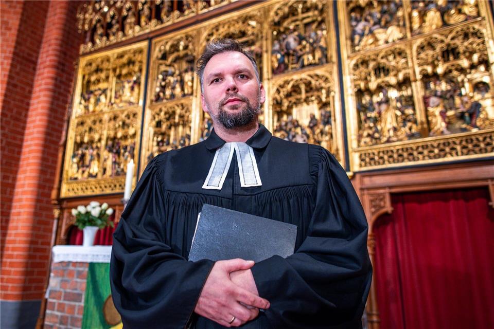 Hunderte bei Trauergottesdienst für achtjährigen Fabian  „Fabians Tod rührt uns an“, sagte Pastor Jens-Peter Schulz in seiner Predigt. Jens Büttner/dpa