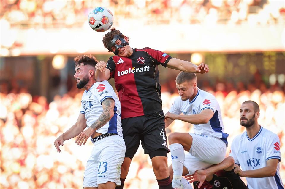Fabio Gruber (M) spielt künftig für Mainz in der Bundesliga. (Archivbild)Daniel Karmann/dpa