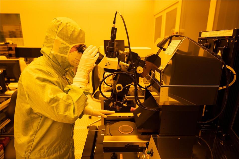 Fachkräften in technischen Berufen sind gefragt. Julian Stratenschulte/dpa