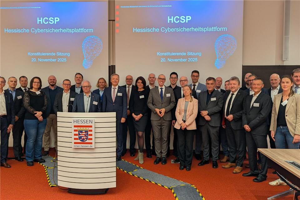 Fachleute von Ministerien, Kommunen, Unternehmen und Forschungseinrichtungen haben die Hessische Cybersicherheitsplattform zum Erfahrungsaustausch bei einem ersten Treffen ins Leben gerufen.-/Hessisches Innenministerium/dpa