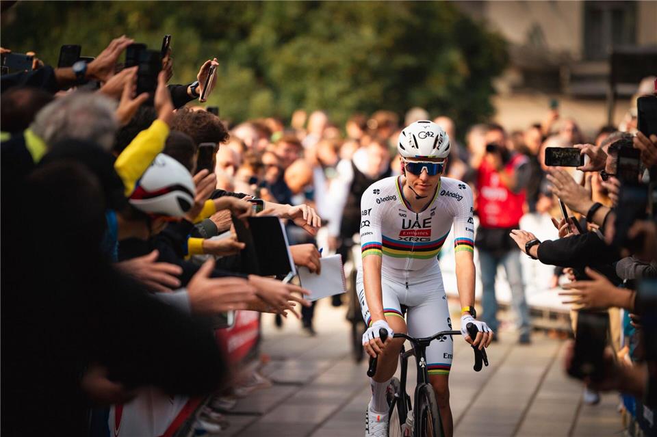 Coppi-Rekord geknackt: Pogacar gewinnt Lombardei-Rundfahrt Fährt in seiner eigenen Liga: Tadej PogacarMatteo Secci/ZUMA Press Wire/dpa