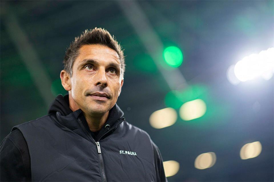 Fährt zuversichtlich mit dem FC St. Pauli nach Darmstadt: Trainer Marcel Rapp. (Archivbild)Michael Matthey/dpa
