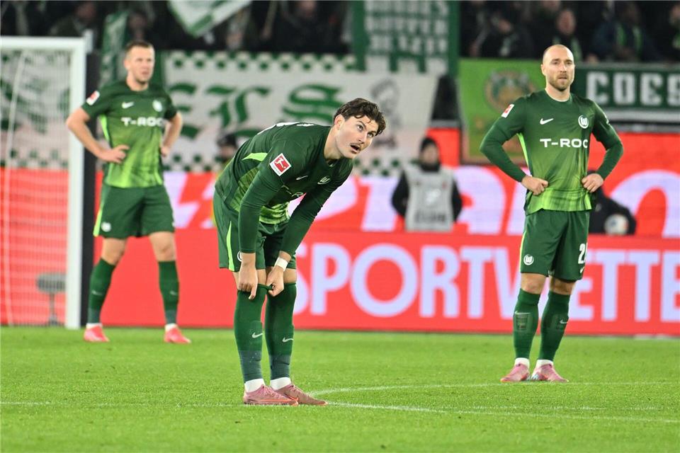 Fällt länger aus: Wolfsburg-Stürmer Jonas Wind (M). (Archivfoto)Swen Pförtner/dpa
