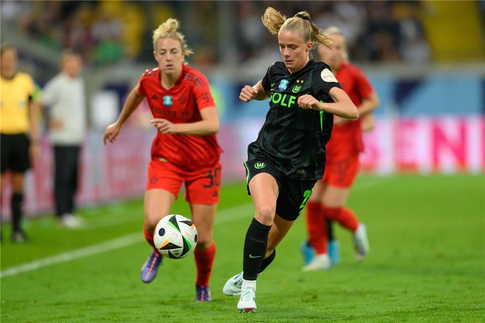 Fällt mehrere Wochen aus: Wolfsburgs Nationalspielerin Vivien Endemann.Robert Michael/dpa