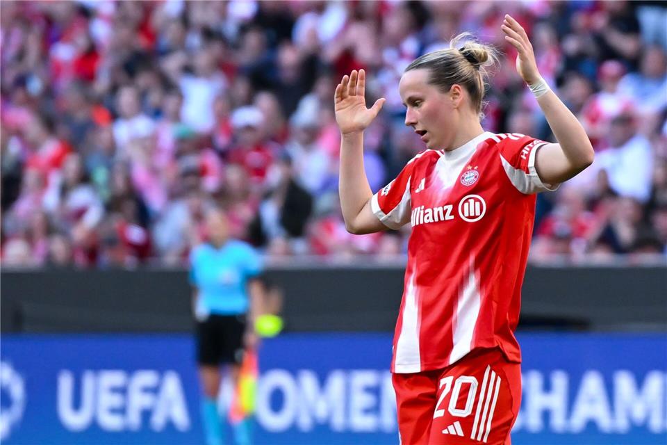 Fällt mit einer Sprunggelenksverletzung vorerst aus: Bayerns Nationalspielerin Franziska Kett (Archivbild).Sven Hoppe/dpa