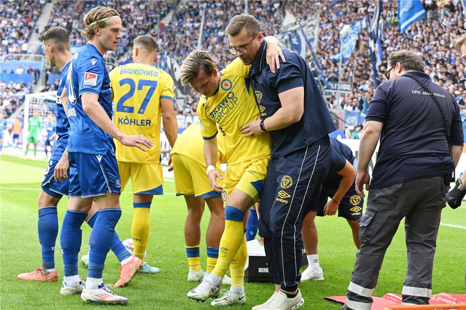 Fällt vorerst aus: Braunschweigs Lino Tempelmann (M).Uli Deck/dpa