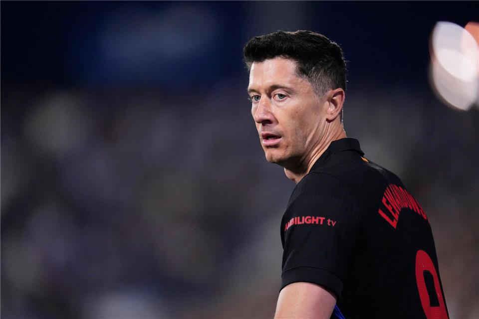 Fällt wegen einer Muskelverletzung vorerst aus: Robert LewandowskiManu Fernandez/AP/dpa