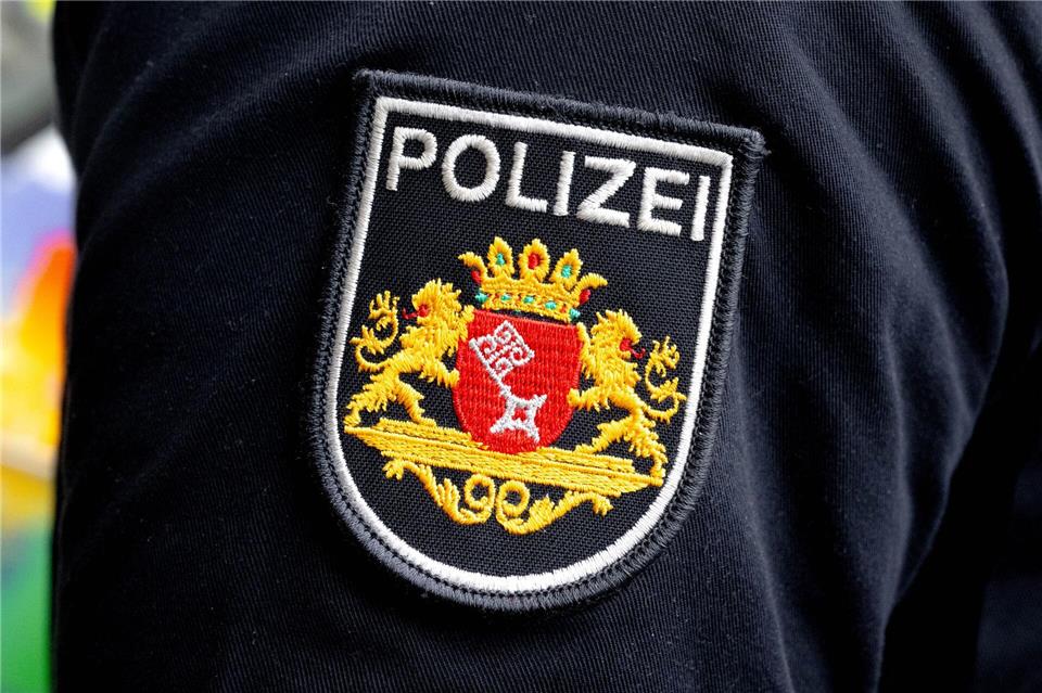 Fahndungserfolg für die Bremer Polizei nach einem Angriff auf einen 100 Jahre alten Mann. (Symbolbild) Sina Schuldt/dpa
