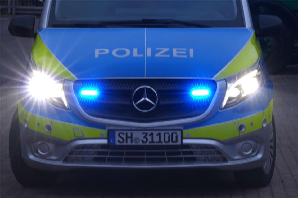 Fahrgäste sollen einen Zugbegleiter angegriffen haben. (Symbolbild)Marcus Brandt/dpa