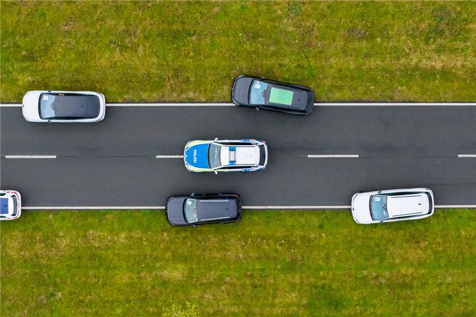 Fahrzeuge können sich dank „Car2x“-Technik untereinander verständigen.Julian Stratenschulte/dpa