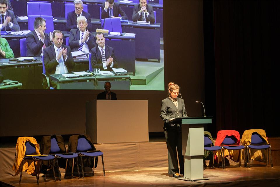 „Faktor X: Demokratie“ hieß das Theaterstück, das in der Stadthalle im Rahmen des Demokratiefestivals zu sehen war.