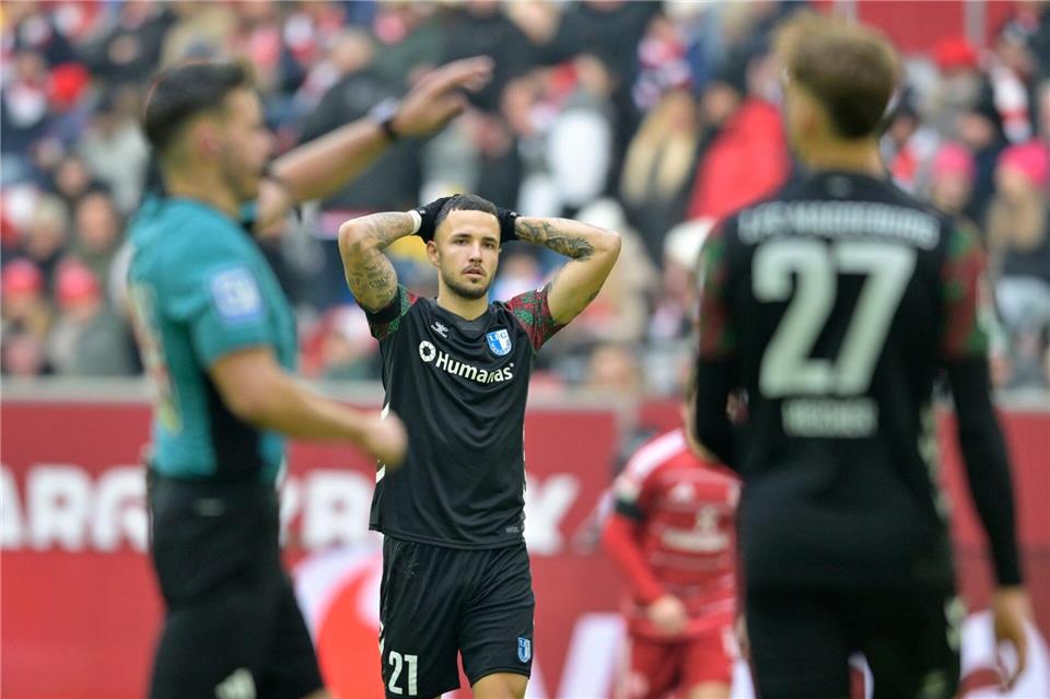 Falko Michel (M) hat mit seinem 1. FC Magdeburg die nächste Pleite kassiert.Anke Waelischmiller/dpa