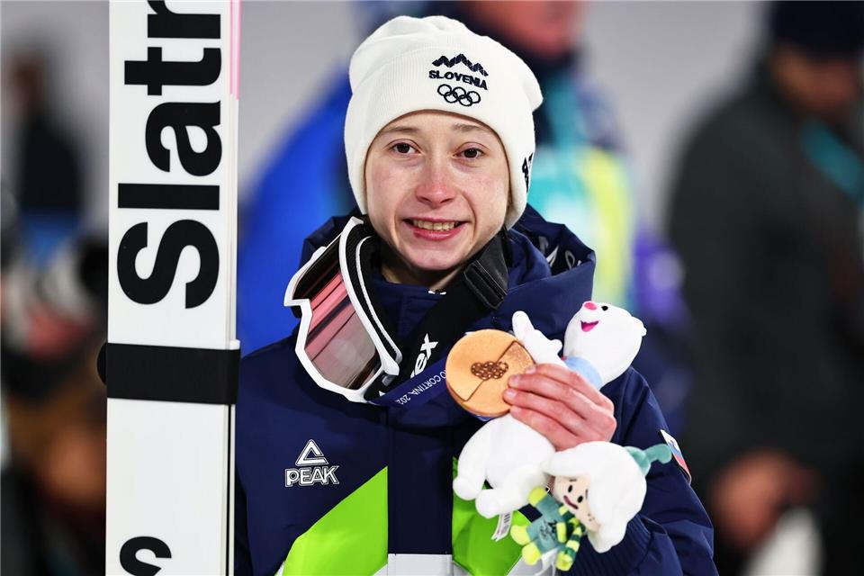 Falsche Farbe: Nika Prevc hatte auf eine Goldmedaille gehofft.Daniel Karmann/dpa