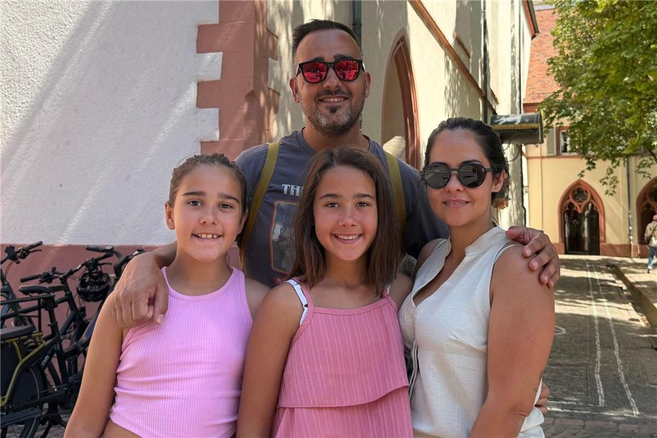 Familie Hurtado zog es für den Sommerurlaub wegen der hohen Temperaturen in der spanischen Heimat Richtung Norden.Magdalena Henkel/dpa