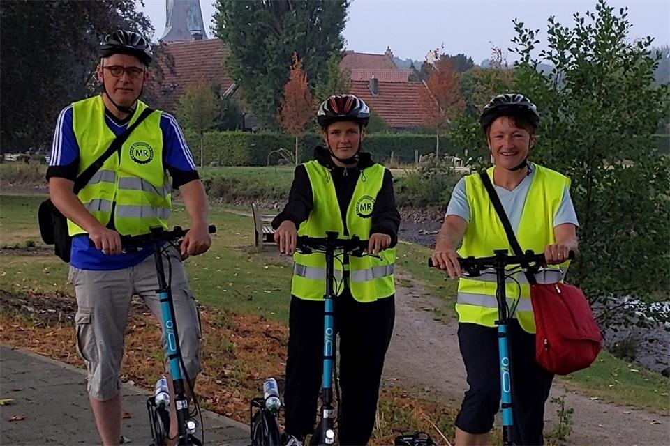 Familie Kraß ist mit den Rollern nach Homer gefahren.