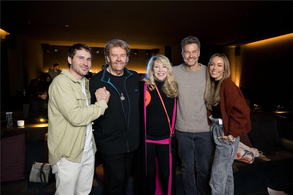 Familie und Filmteam: Die Carpendales und Kameramann Clemens Bittner (links). Tobias Hase/dpa