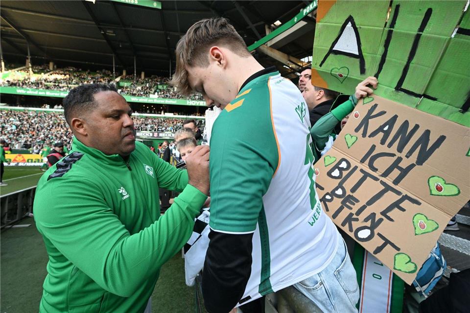 Fan-Liebling in Bremen: Der Brasilianer Ailton beim Abschiedsspiel von Diego. (Archivbild)Carmen Jaspersen/dpa