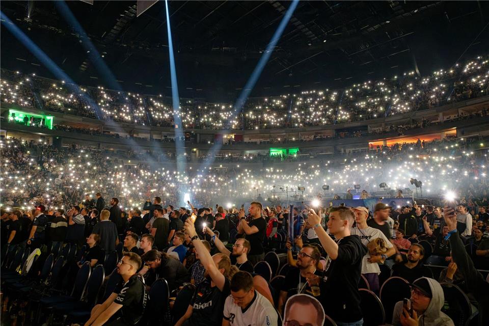 Fans betiteln das Event in der Lanxess Arena als „Kathedrale des Counter-Strikes“. (Archiv)Henning Kaiser/dpa