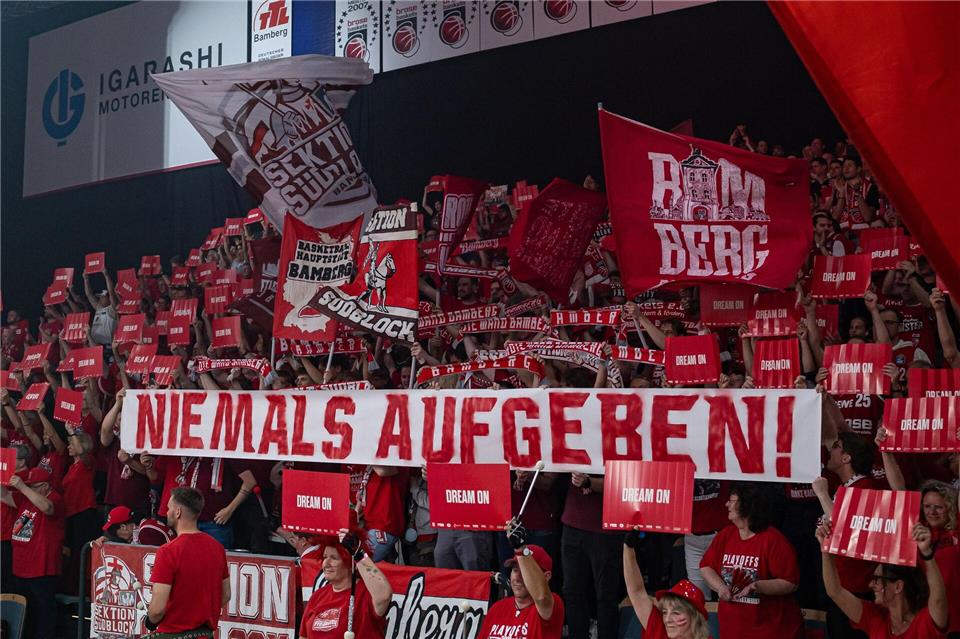 Fans der Bamberg Baskets. (Symbolbild)Daniel Löb/dpa