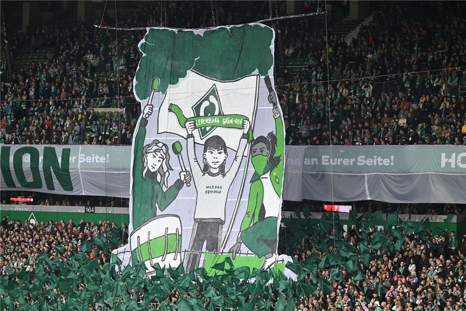 Fans der Werder-Frauen beim Spiel gegen den Hamburger SVCarmen Jaspersen/dpa