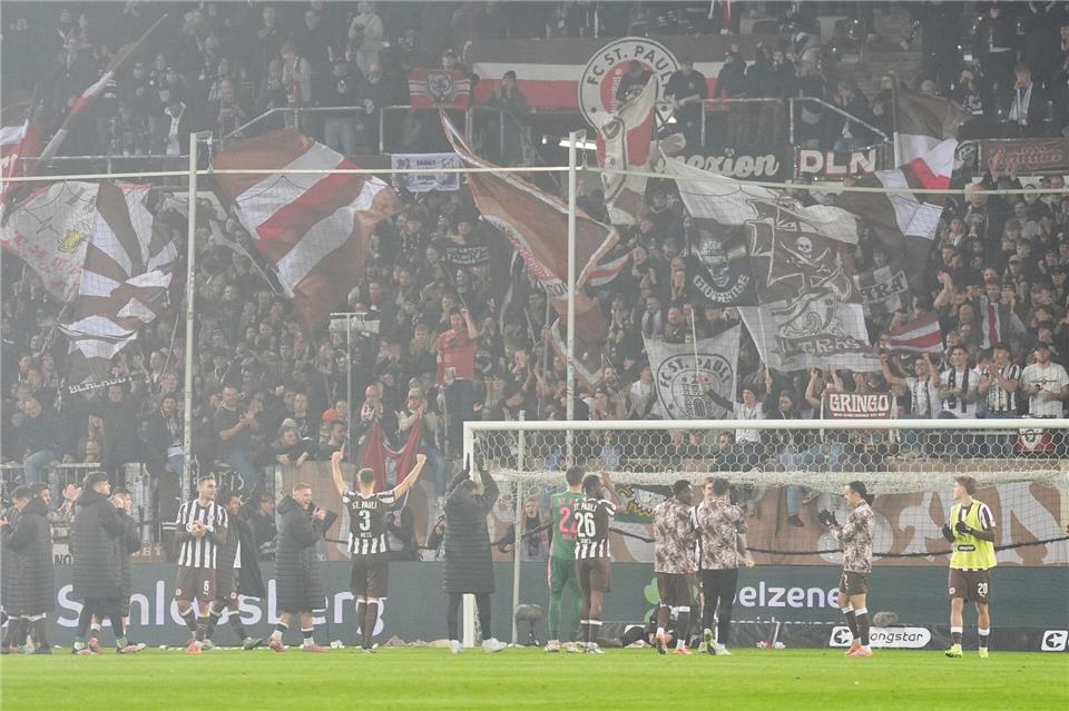 Fans des FC St. Pauli. (Archiv)Marcus Brandt/dpa
