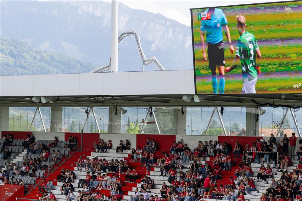 Fans des FC Thun beim Meister-Public-Viewing in der heimischen Arena.Alessandro Della Valle/KEYSTONE/dpa