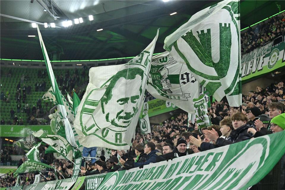 Fans des VfL Wolfsburg. (Archiv)Swen Pförtner/dpa