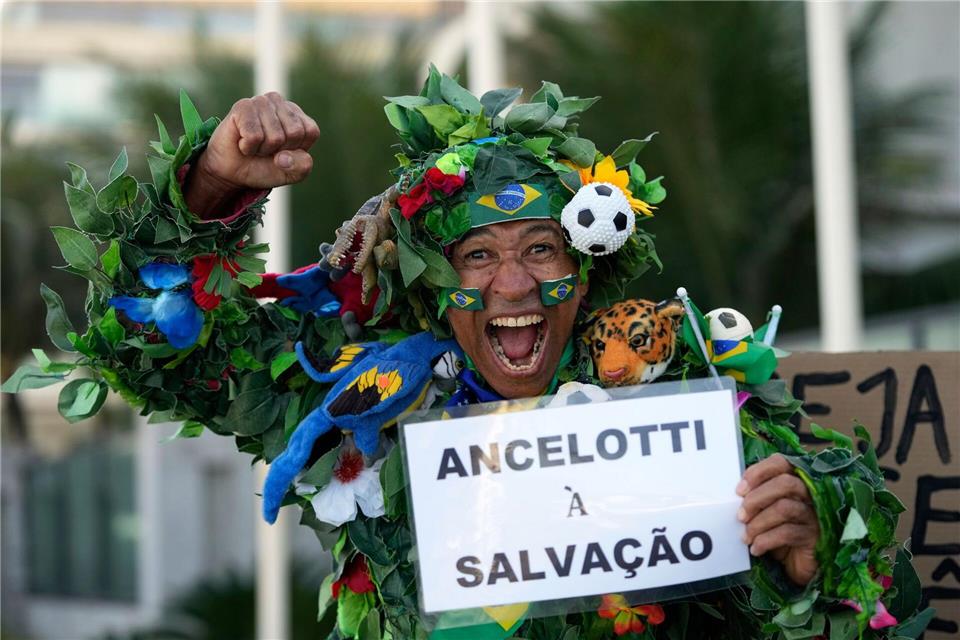 Fans haben wieder Hoffnung. (Archivbild)Silvia Izquierdo/AP/dpa