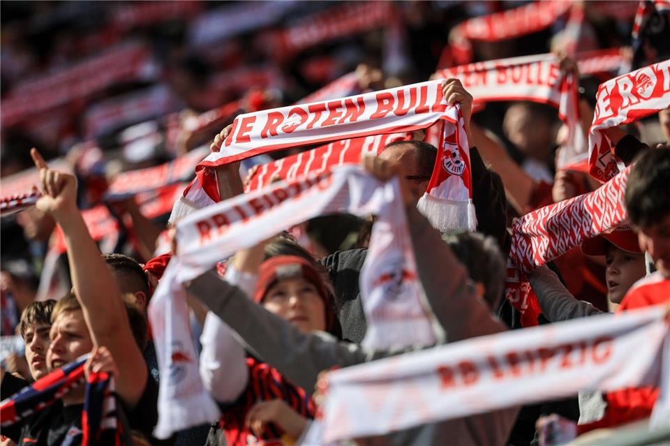 Fans von RB Leipzig im Spiel gegen Hoffenheim.Jan Woitas/dpa