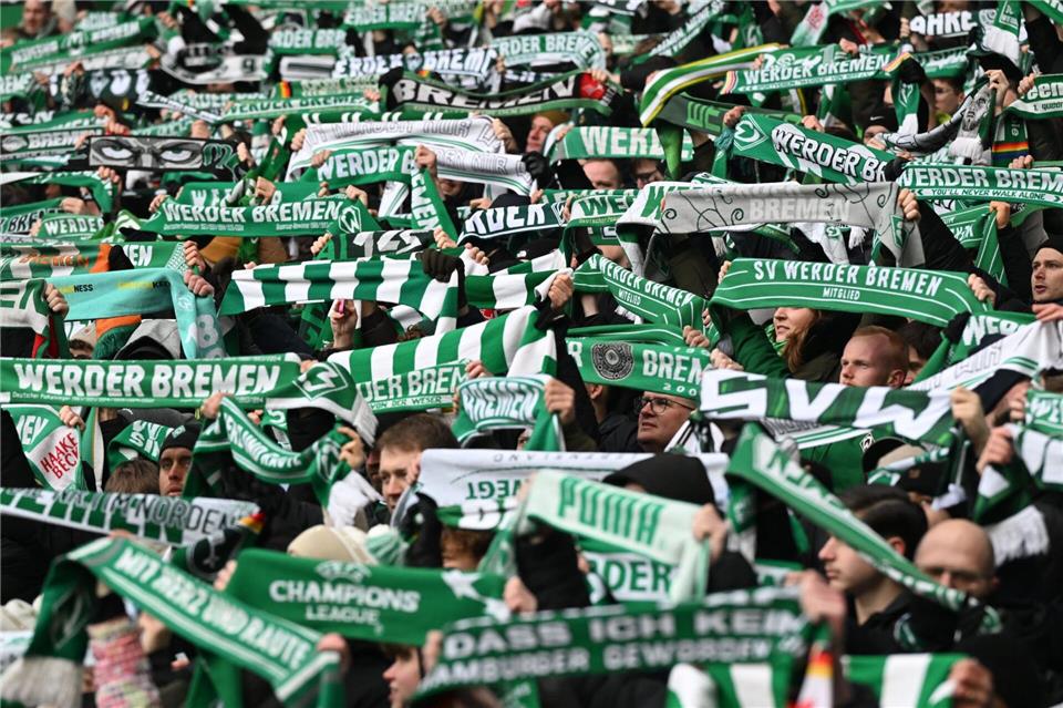 Fans von Werder Bremen.Carmen Jaspersen/dpa