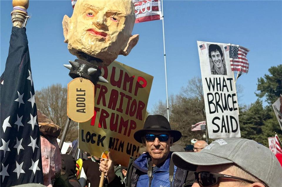 Faschismusvorwurf gegen die Trump-Regierung.Anna Ringle/dpa