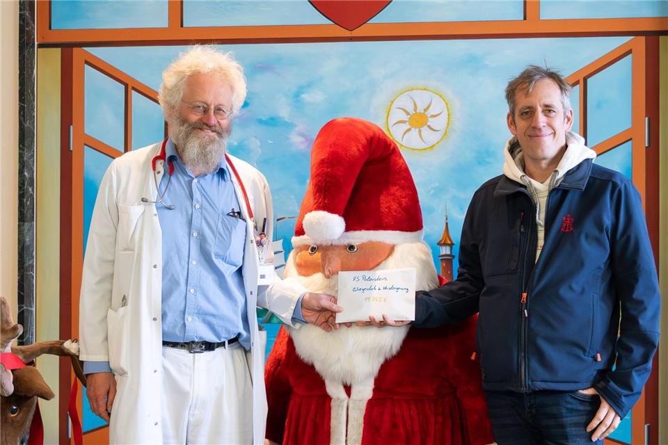 Fast 12.000 Euro kamen durch den „Wiegeclub“ und die Versteigerung an Bord der „Polarstern“ zusammen.-/Universitätsmedizin Rostock/dpa