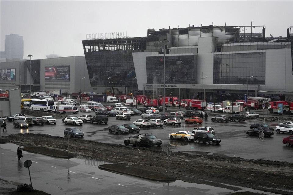 Fast 150 Menschen wurden bei dem Überfall auf die Moskauer Konzerthalle Crocus City Hall getötet. (Archivbild)Alexander Zemlianichenko/AP/dpa