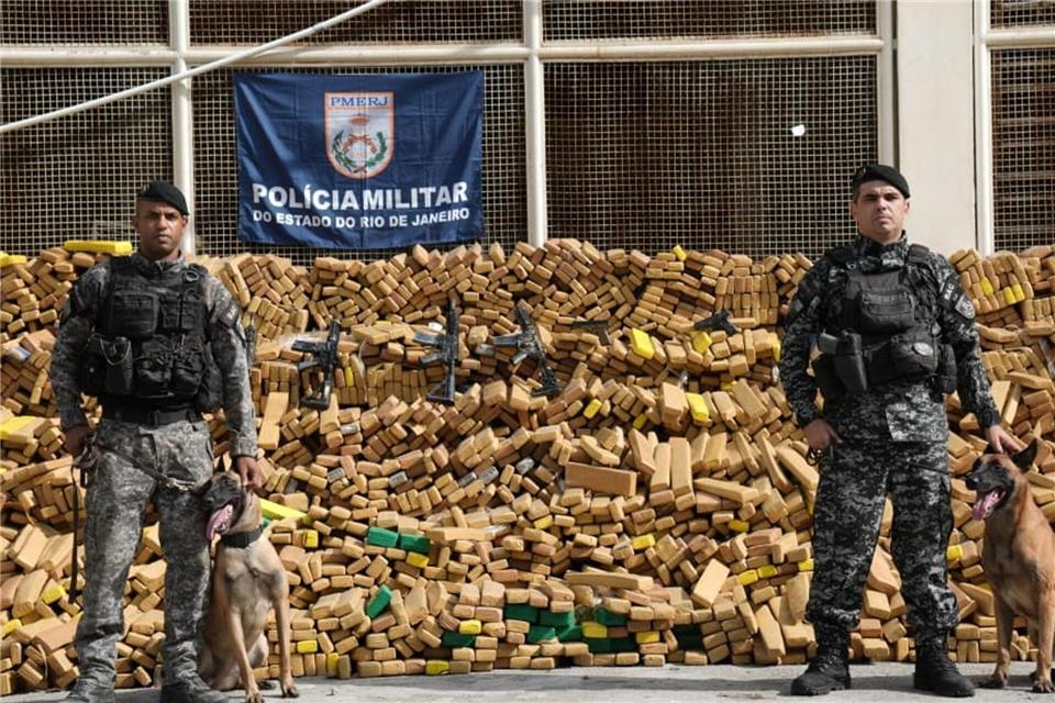 Fast 50 Tonnen Marihuana hat die Polizei in der brasilianischen Millionenmetropole Rio de Janeiro sichergestellt.-/ASCOM PMERJ/dpa