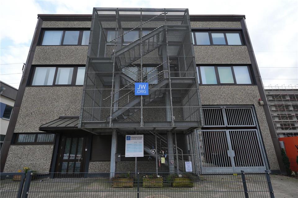 Fast drei Jahre nach einem Amoklauf bei den Zeugen Jehovas will die Glaubensgemeinschaft ihr Gebäude wieder nutzen. (Archivbild)Marcus Brandt/dpa