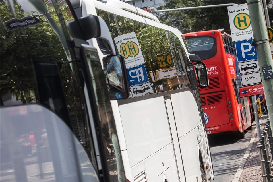 Fast jeder fünfte Bus, der beim TÜV geprüft wurde, hatte vergangenes Jahr erhebliche Mängel. (Archivbild)Frank Rumpenhorst/dpa