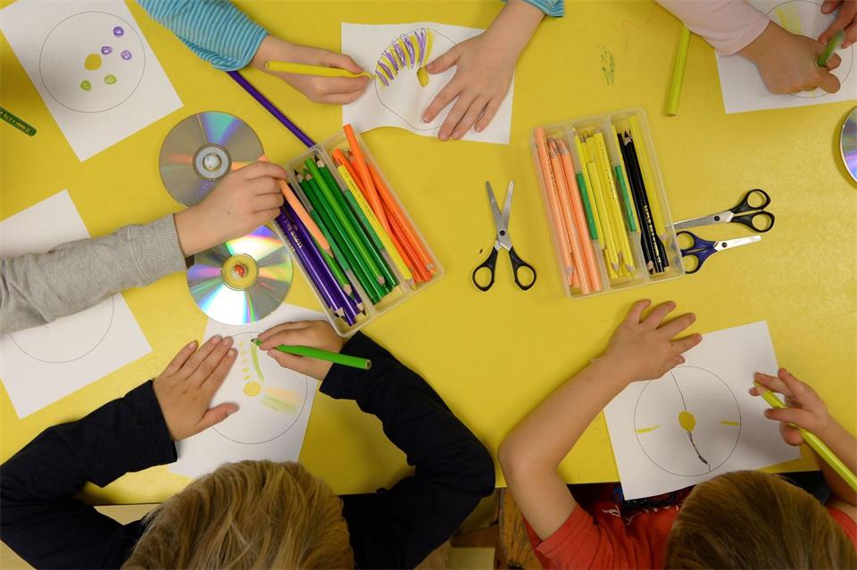 Fast jedes vierte Vorschulkid in Sachsen mit Sprachstörungen. (Symbolbild)Daniel Reinhardt/dpa