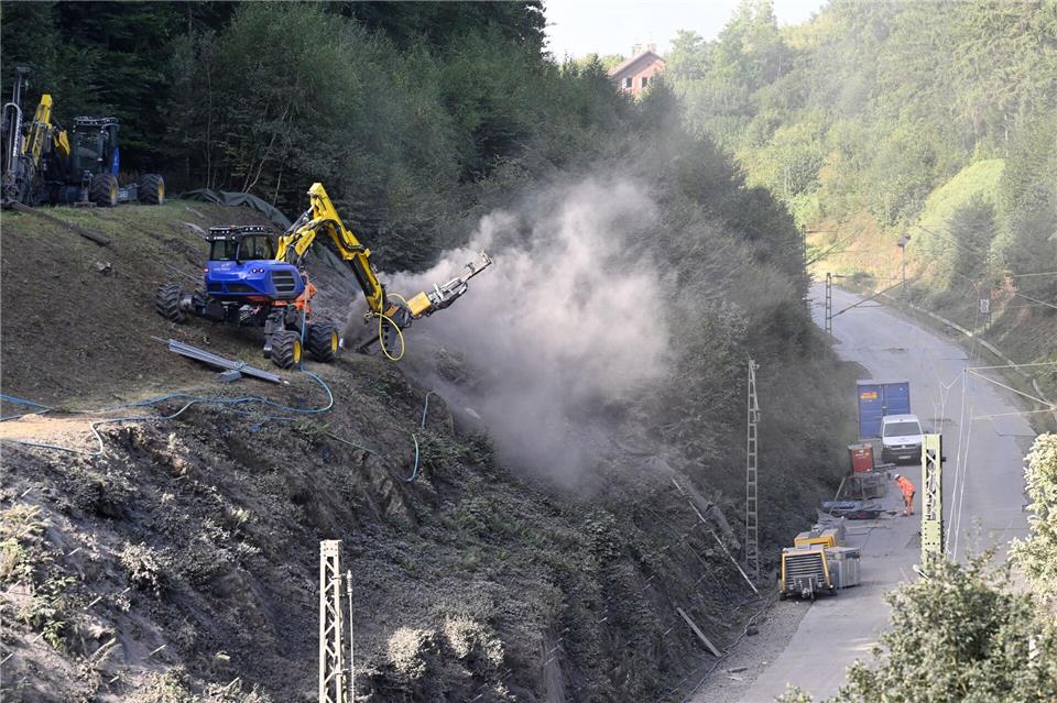 Fast zwei Jahre hat es gedauert, nach einem Hangrutsch die Strecke der S6 zwischen Essen und Düsseldorf wieder befahrbar zu machen. (Archivbild)Roberto Pfeil/dpa