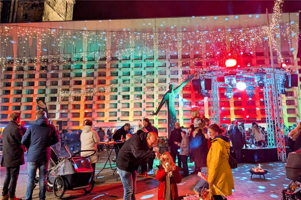 Faszinierende Lichter erwarten die Besucher bei „Ahaus leuchtet auf“ an der Marienkirche.