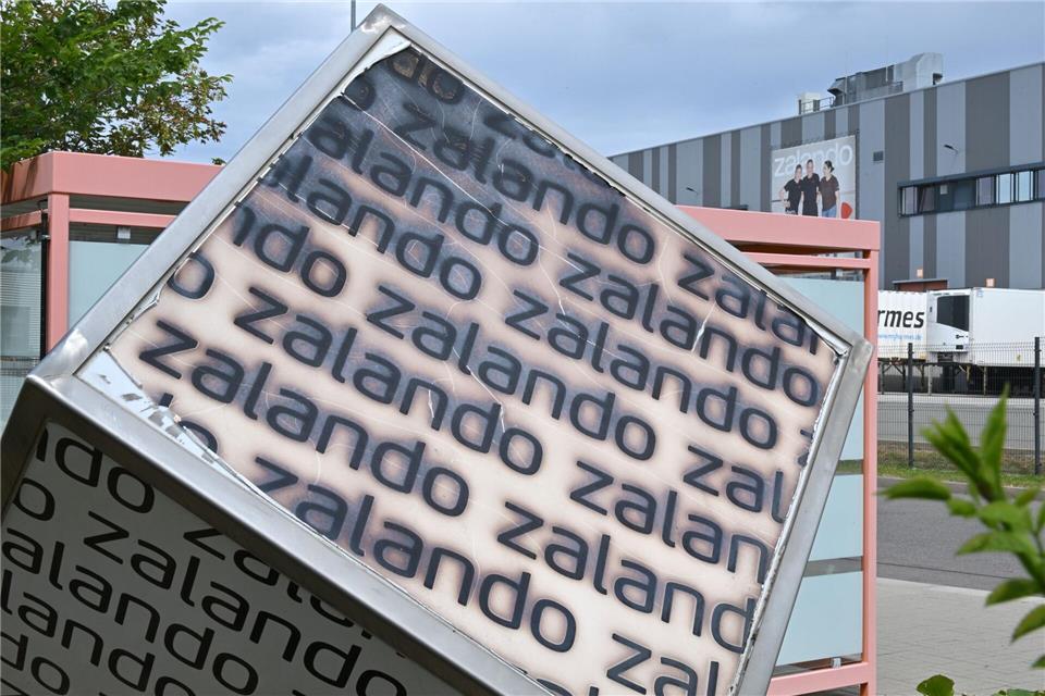 Fehler im Geschäftsbericht gefunden, aber kein Bußgeld - die Prüfung der Finanzaufsicht bei Zalando ist abgeschlossen. (Archivbild)Martin Schutt/dpa