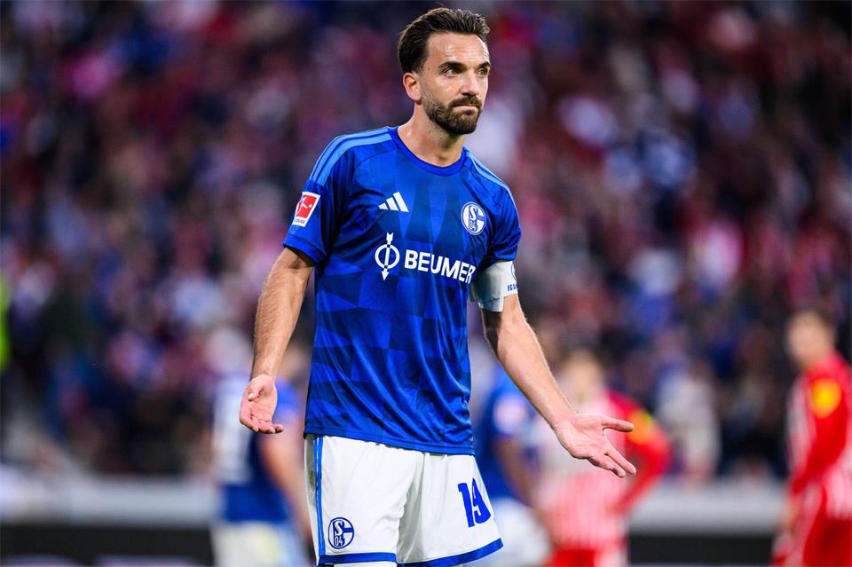 Fehlt dem FC Schalke 04 in Köln: Kapitän Kenan Karaman. (Archivbild)Tom Weller/dpa